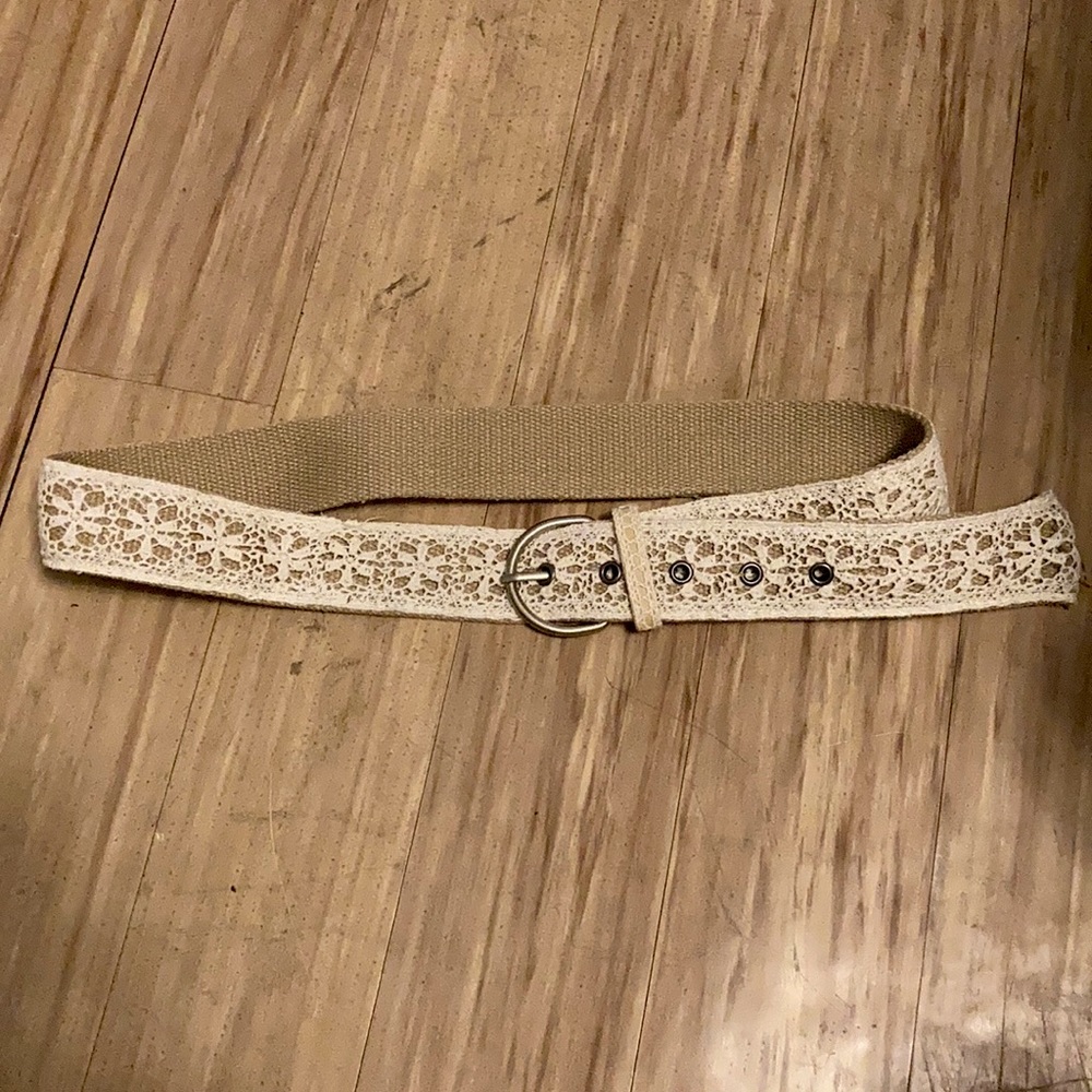 Belt with lace design